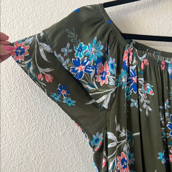 Floral Green Blouse with Blue and Pink Accents. Size 0x - Picture 2 of 6